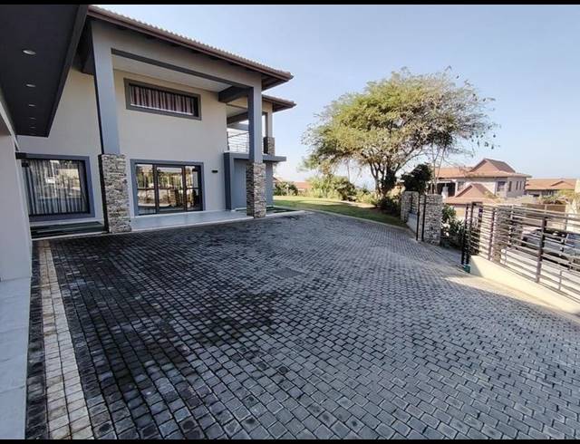 5 BEDROOM HOUSE FOR SALE IN IZINGA PARK